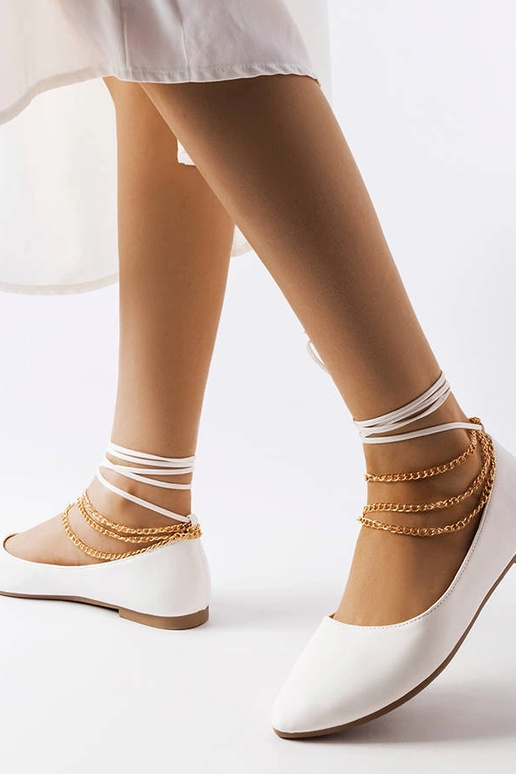 Ballerines blanches avec fermoir...