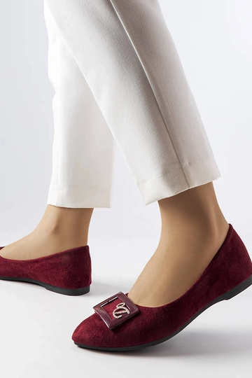 Ballerines bordeaux ornées...