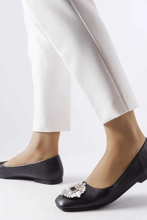 Schwarze Ballerinas mit Miren-Brosche