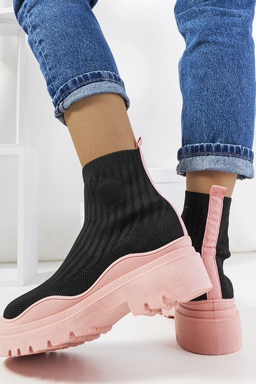 Schwarze hohe Sportschuhe, „Marks"