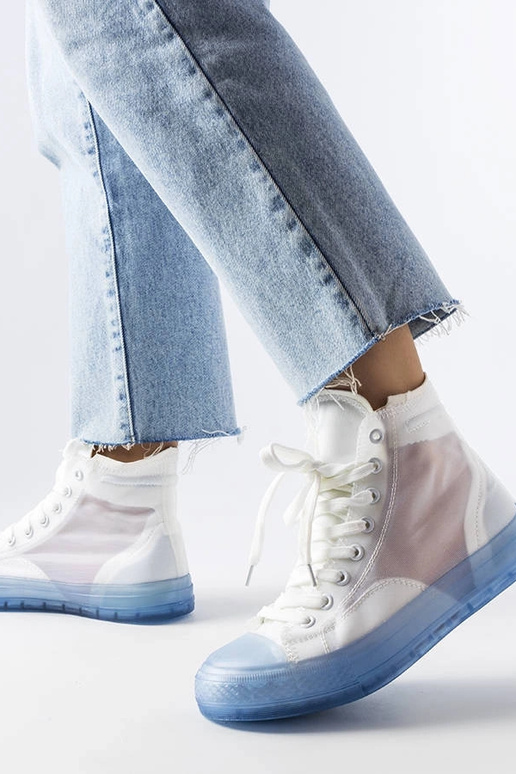 Baskets montantes bleues et blanches... Baskets montantes bleues et blanches...