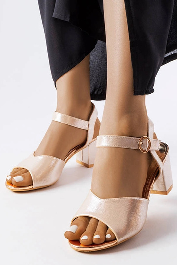 Vinceza – Goldene Sandalen mit Absatz 2