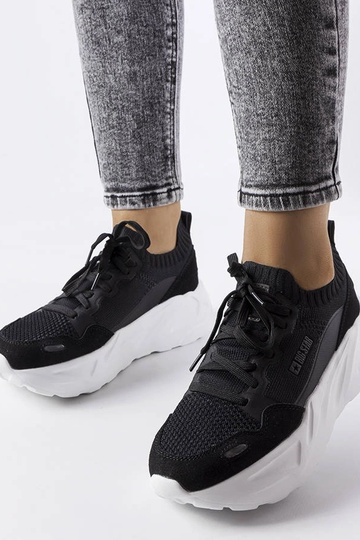 Schwarze Sportschuhe, „Big...