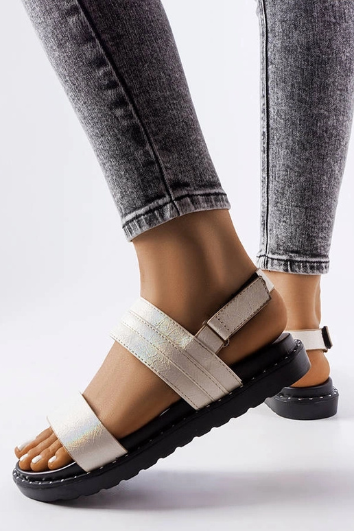 Beige glänzende Felicienne-Sandalen