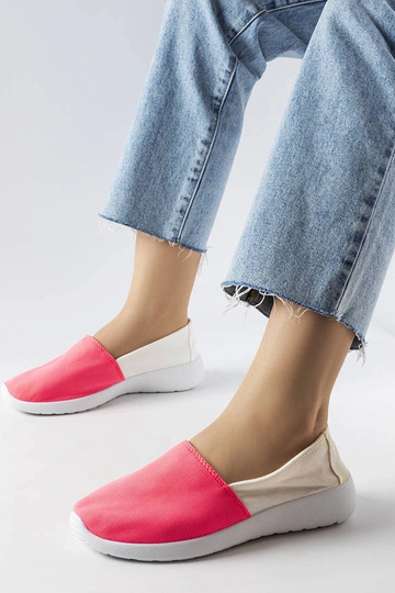 Hvide og lyserøde Snoede slip-on sneakers