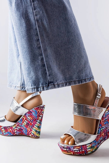 Sølv sandaler med pyntede...