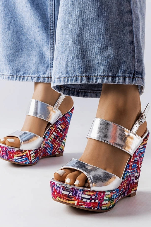 Sølv sandaler med pyntede kiler fra...