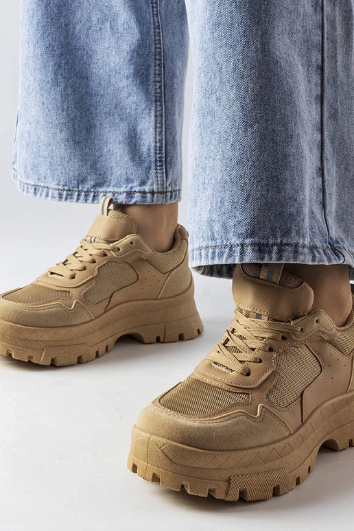 Chaussures de sport beige foncé pour... Chaussures de sport beige foncé pour...