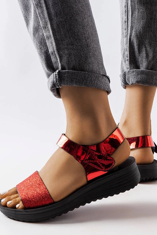 Røde kilesandaler Glow