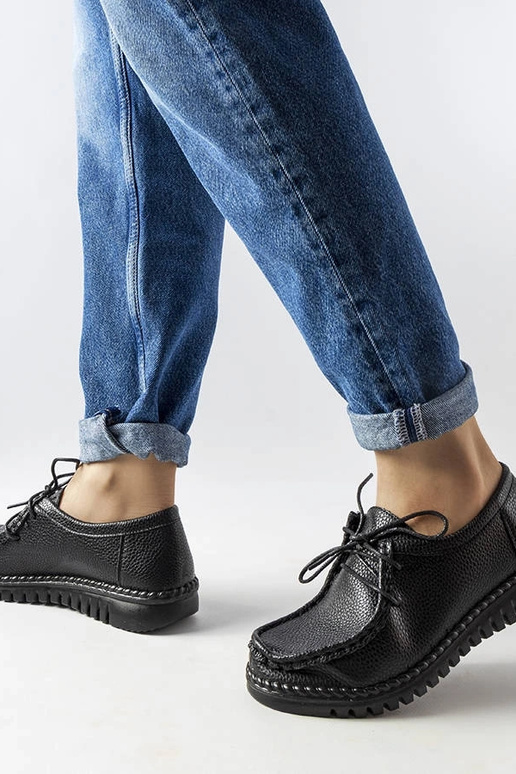 Zwarte smalle halfhoge schoenen, „Tuva"