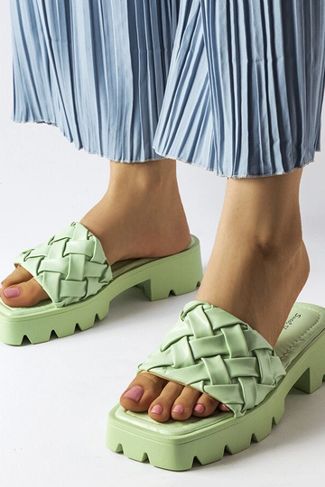 Grüne Flip-Flops mit...