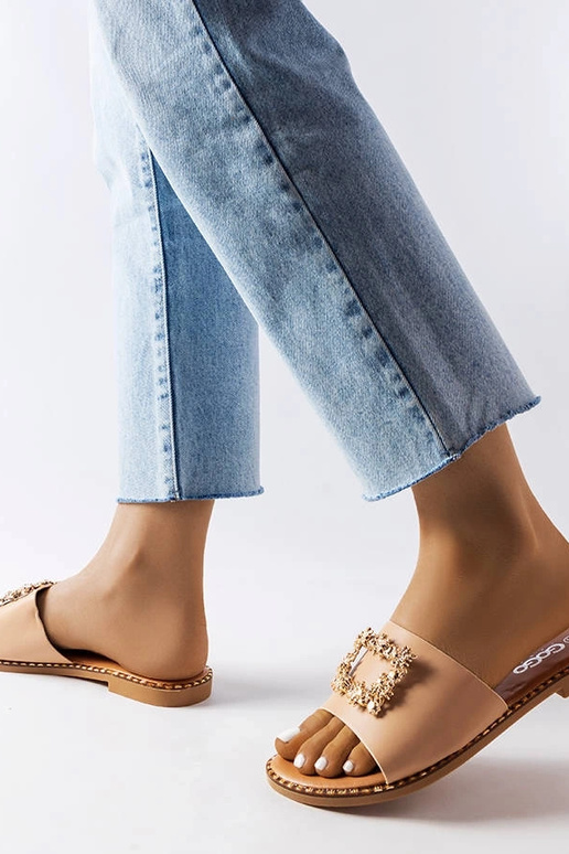 Sandfarbene Slipper mit Dekoration,...