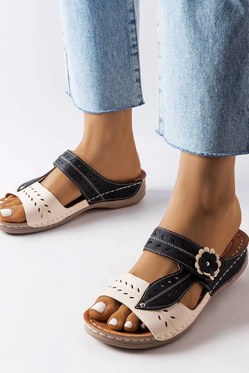 Sorte flip-flops med en lav...