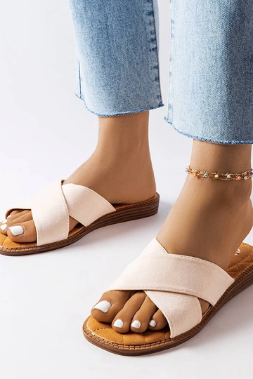 Chaussons couleur sable, «...