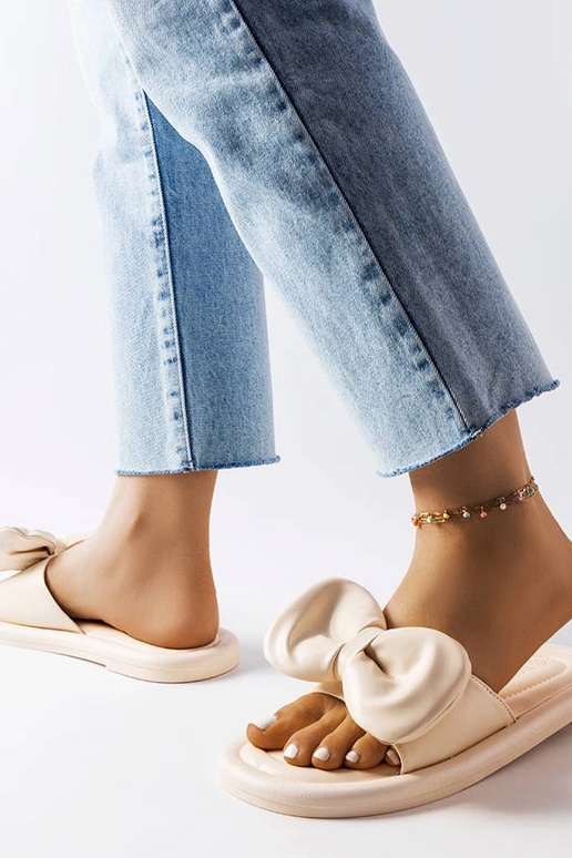 Beige Flip-Flops mit Schleife Lende