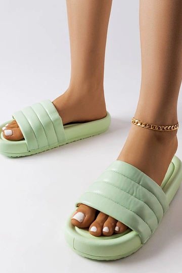 Grüne Flip-Flops mit Dorene-Steppung verziert 2