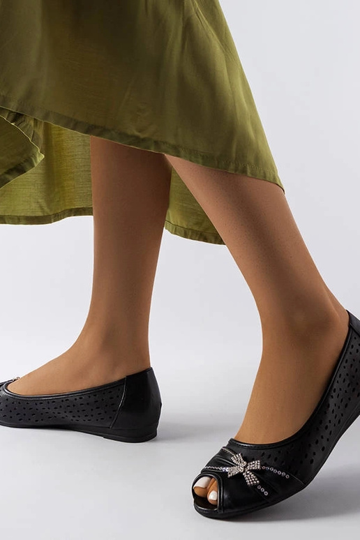 Durchbrochene schwarze Ballerinas mit...