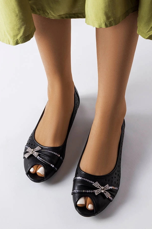 Ballerines noires ajourées avec noeud...