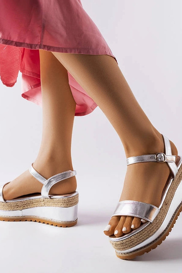 Zilveren sandalen op een platform, „Access" 2