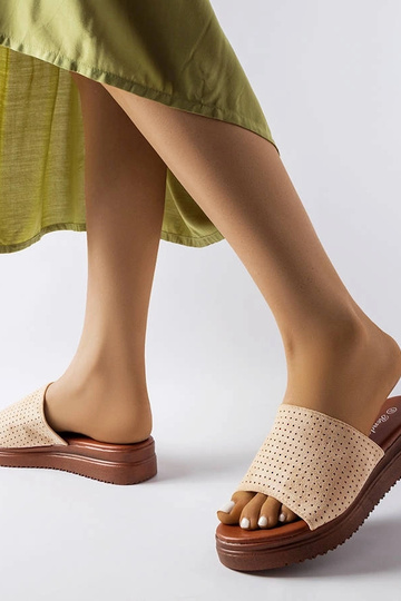 Chaussons sable avec tige ajourée, « Idabel »