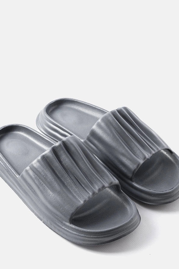 Tongs grises pour hommes...