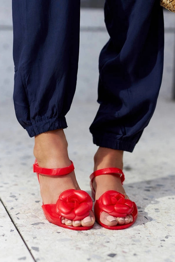 Ballerines rouges avec une... 2
