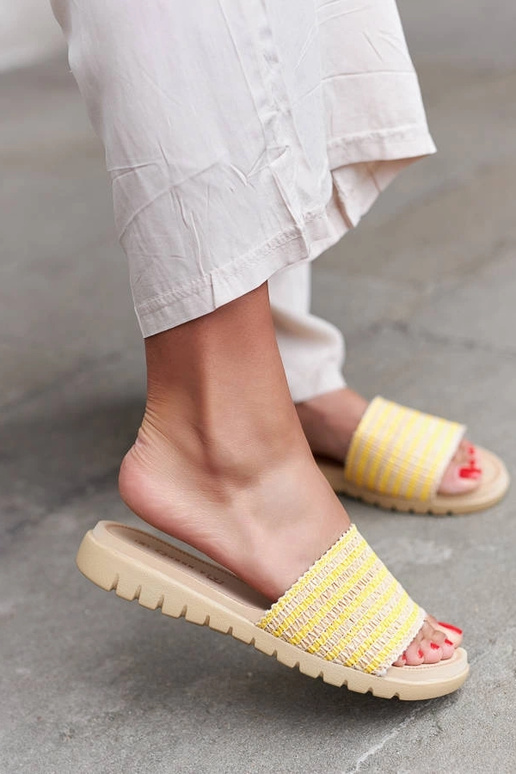 Tongs tressées jaunes Capovalle Tongs tressées jaunes Capovalle