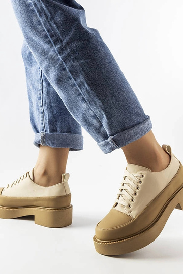 Chaussures plates beige...