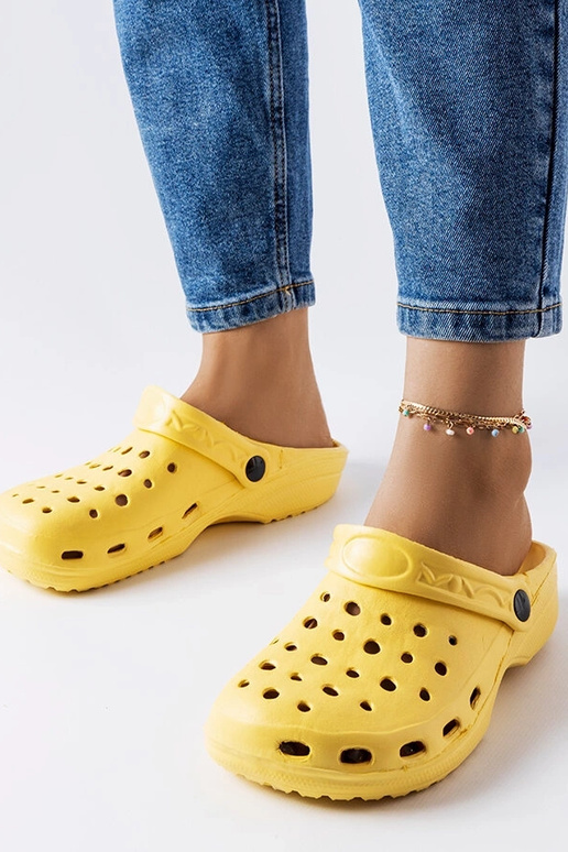 Tongs fermées en mousse jaune Kleist