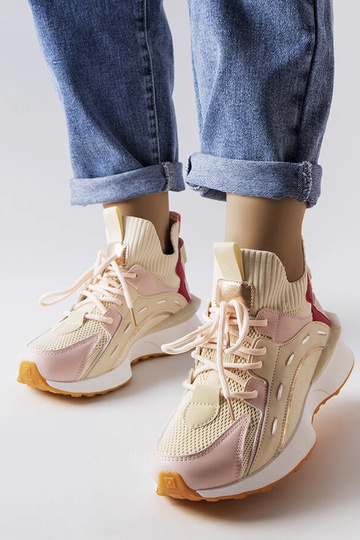 Begynder beige og pink stof...