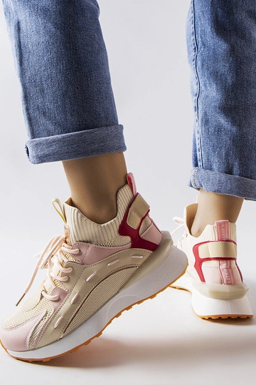 Begynder beige og pink stof... 2
