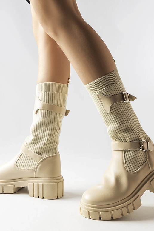 Beige stilfulde støvler med elastisk... Beige stilfulde støvler med elastisk...