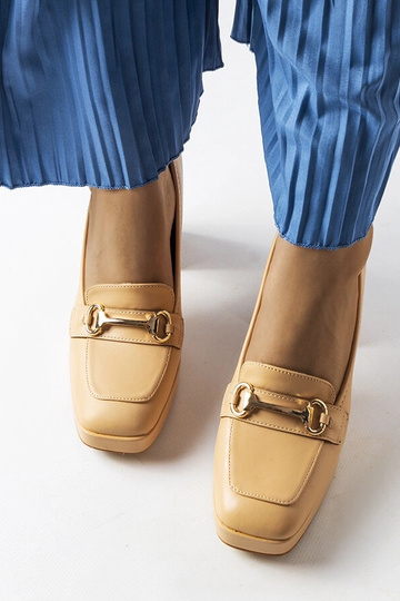 Beige Pumps mit geometrischem Absatz Blaiss 2