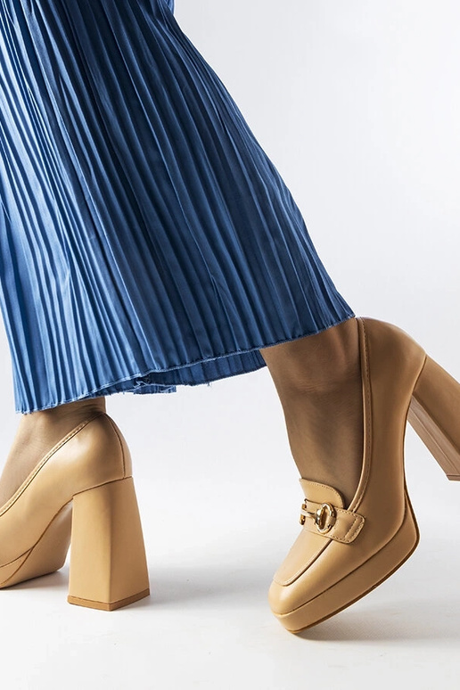 Escarpins beiges à talon géométrique... Escarpins beiges à talon géométrique...