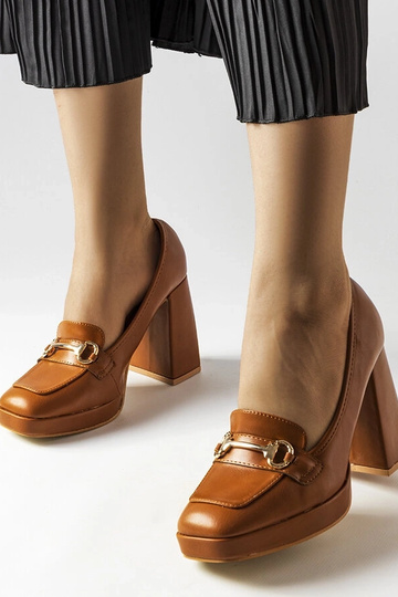 Escarpins marron à talon...