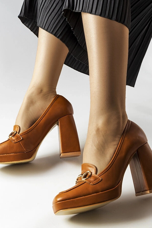 Braune Pumps mit geometrischem Absatz...