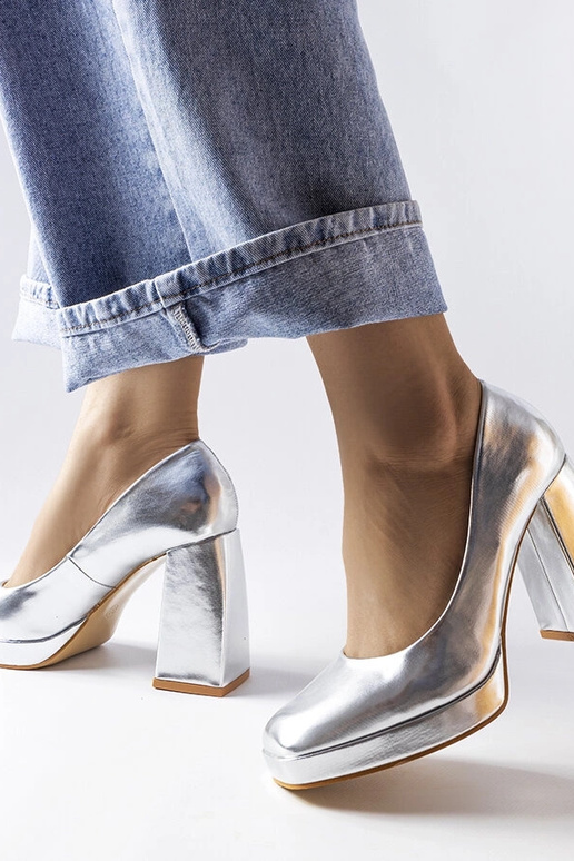 Silberne Mailly Pumps mit hohem Absatz Silberne Mailly Pumps mit hohem Absatz