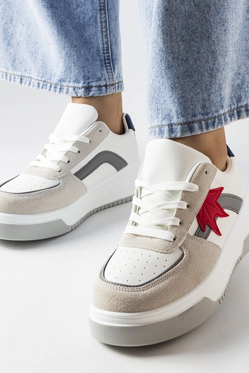 Baskets blanches en daim...