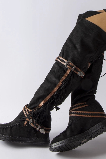 Schwarze Keilstiefeletten...