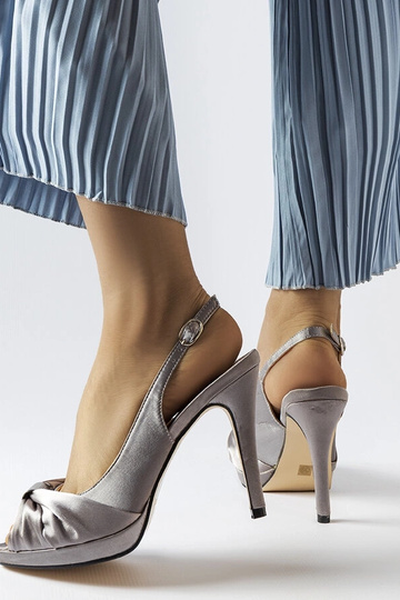 Sandales à talons hauts... 2