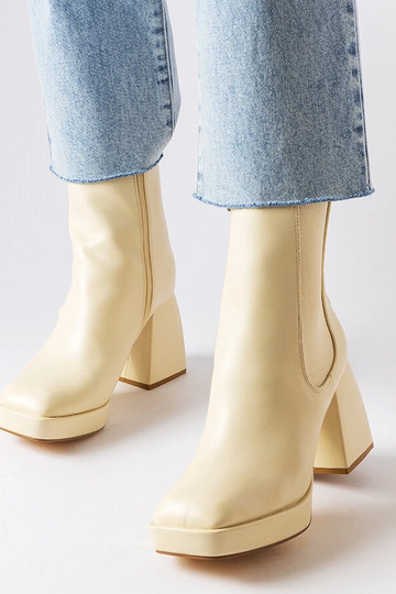 Bottines couleur sable sur...