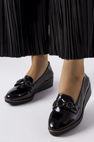 Zwarte lakleren mocassins...