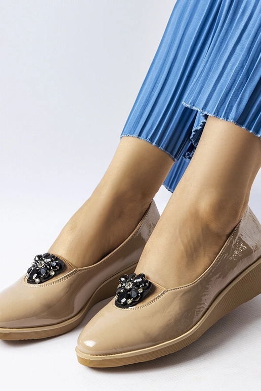 Beige patentballetlejligheder med...