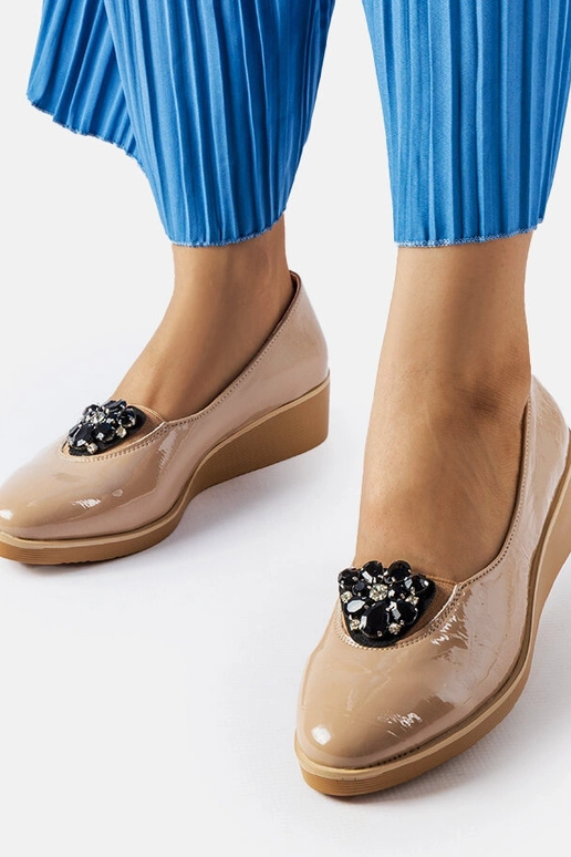 Beige patentballetlejligheder med...