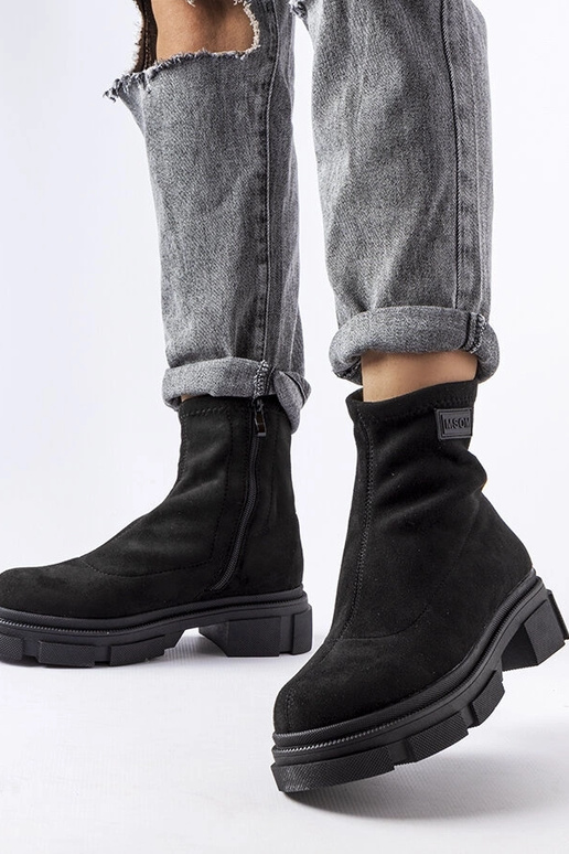 Schwarze isolierte Wildlederstiefel... Schwarze isolierte Wildlederstiefel...