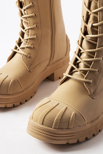 Zandkleurige werkschoenen... 2