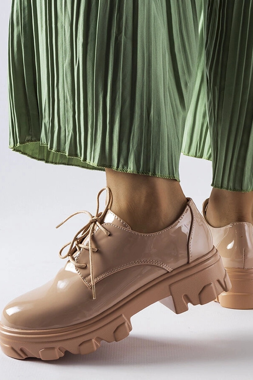 Chaussures Kelly en cuir verni beige Chaussures Kelly en cuir verni beige