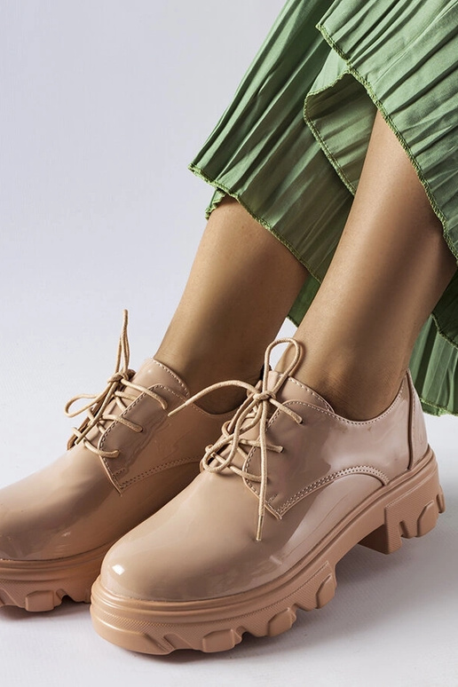 Chaussures Kelly en cuir verni beige Chaussures Kelly en cuir verni beige