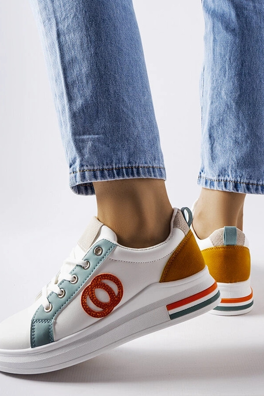 Hvide sneakers med farverige indlæg...