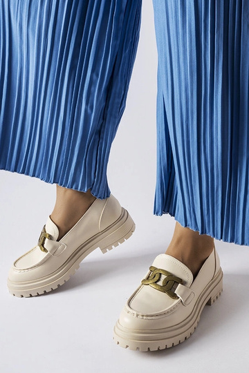 Beige loafers dekoreret med... 2